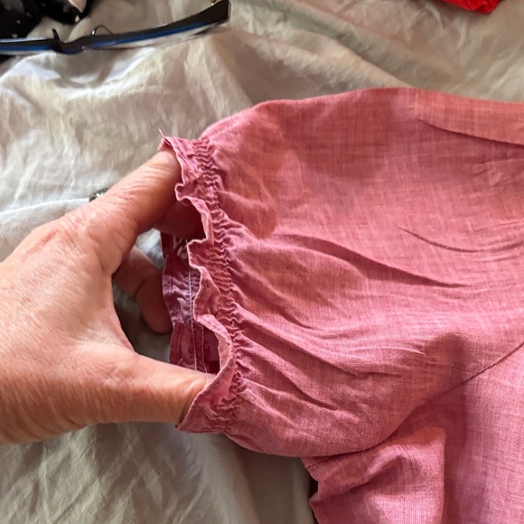 Motto Button Down Short Sleeved Top With Ruffles and Heavy Buttons Small - Picture 5 of 11